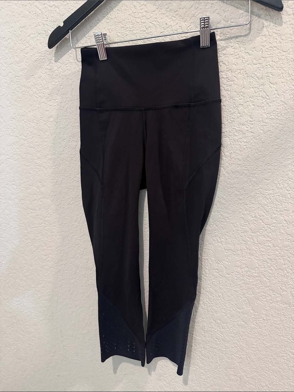Lululemon Black High-Waist Athletic Capri Leggings size 2 - Picture 2 of 9